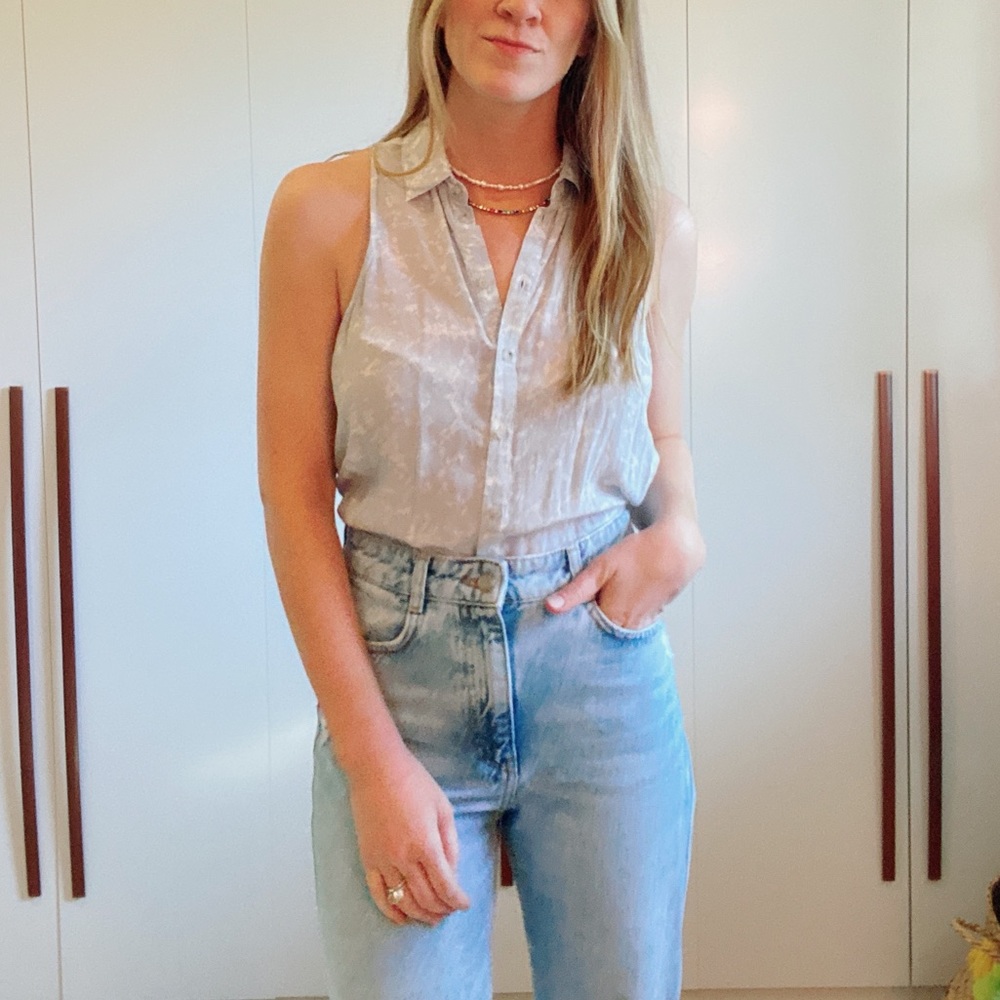 Bella Luxx Silk blue and white marble sleeveless top